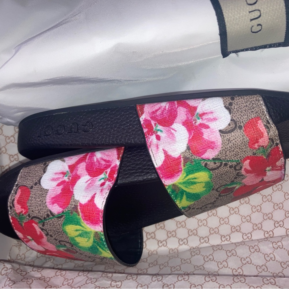 Gucci slippers